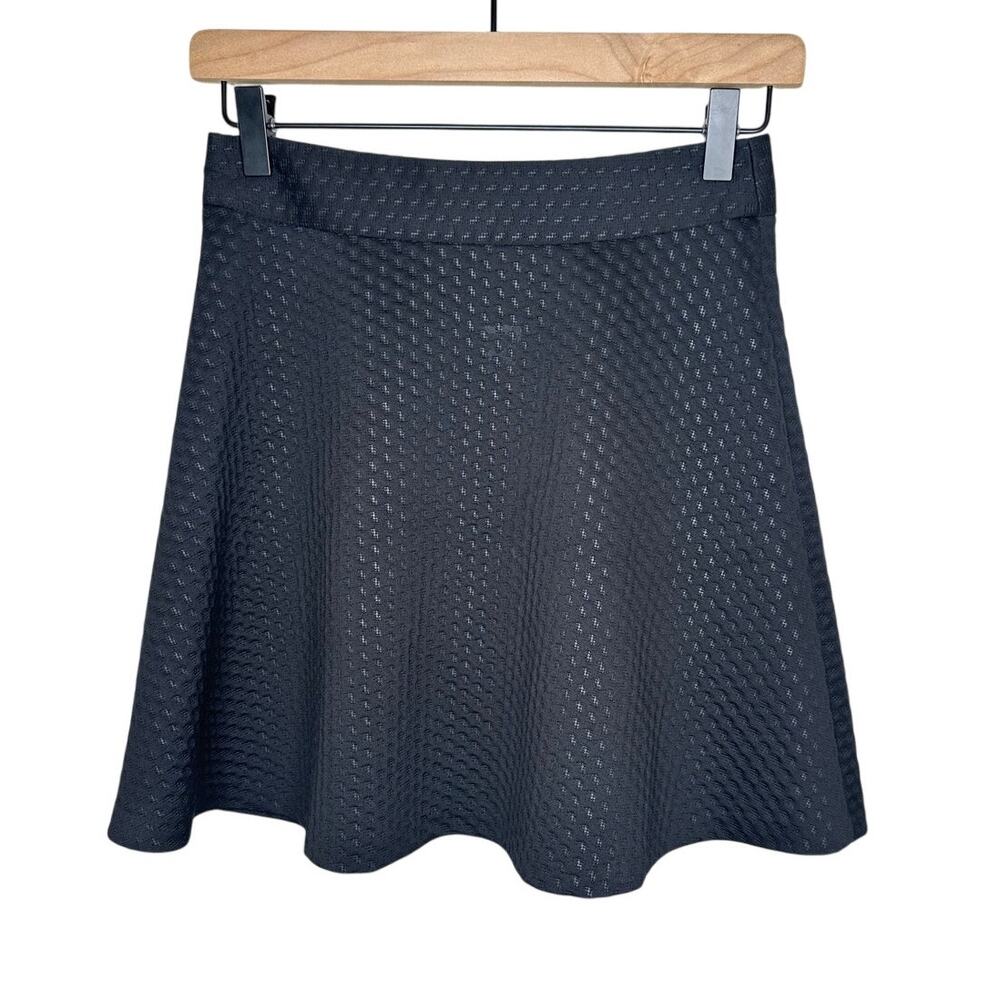 Banana Republic Black Textured Circle Mini Skirt Exposed Back Zipper Size 00P